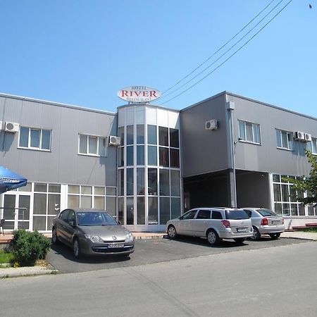 Hotel River Târgu Jiu Δωμάτιο φωτογραφία