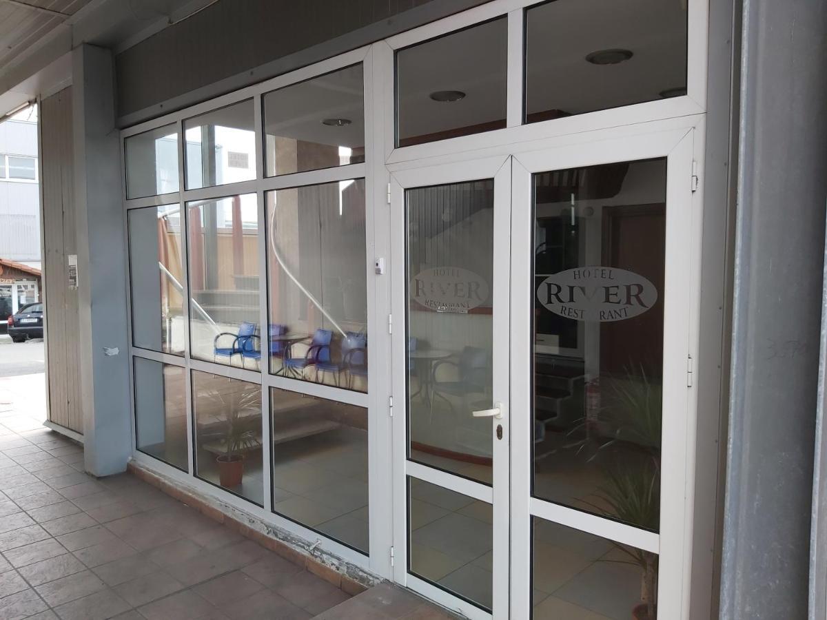 Hotel River Târgu Jiu Εξωτερικό φωτογραφία
