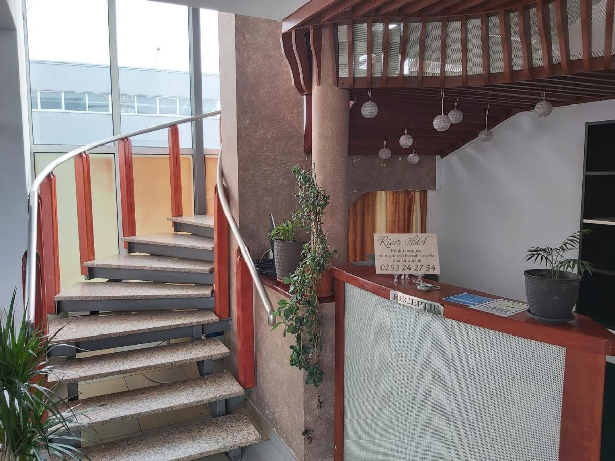 Hotel River Târgu Jiu Εξωτερικό φωτογραφία