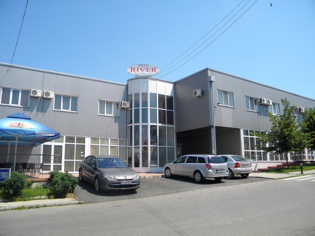 Hotel River Târgu Jiu Δωμάτιο φωτογραφία